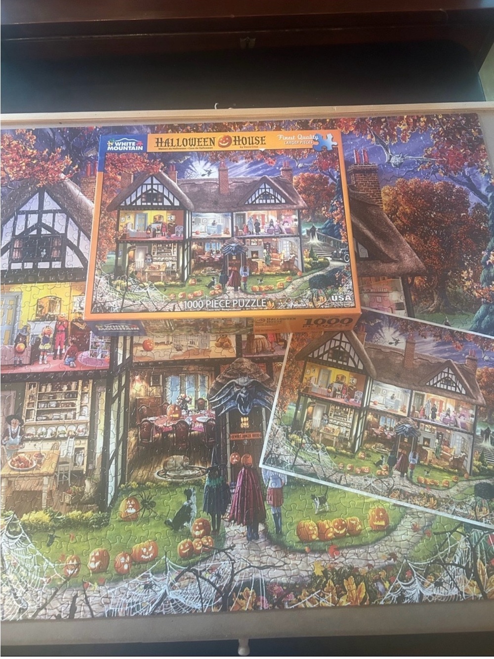 White Mountain Halloween House Puzzle - 1000 pieces